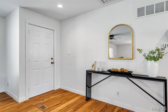 6937 Singingwood Lane, St Louis, MO 63129