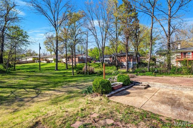 6937 Singingwood Lane, St Louis, MO 63129