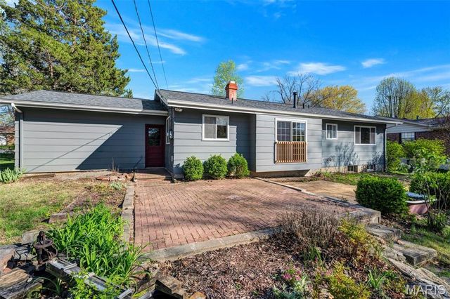 6937 Singingwood Lane, St Louis, MO 63129