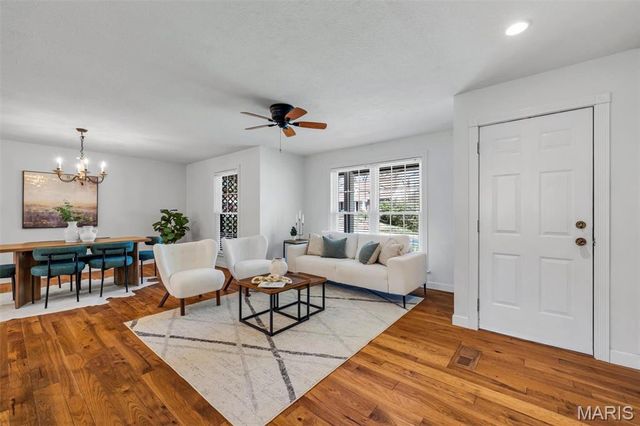 6937 Singingwood Lane, St Louis, MO 63129