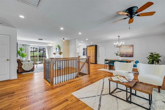 6937 Singingwood Lane, St Louis, MO 63129