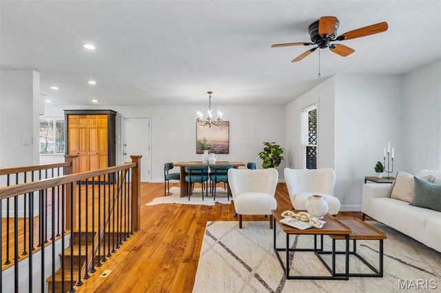 6937 Singingwood Lane, St Louis, MO 63129