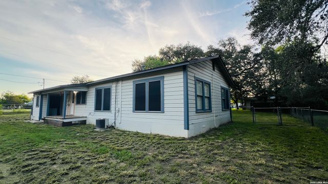 149 carroll, Poth, TX 78147