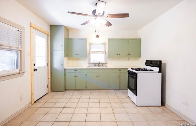 149 carroll, Poth, TX 78147