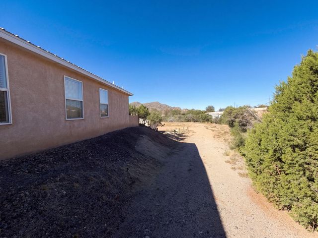 4 Antique Lane SE, Albuquerque, NM 87123