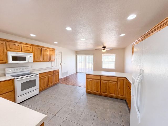4 Antique Lane SE, Albuquerque, NM 87123