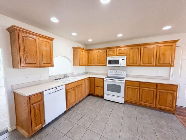 4 Antique Lane SE, Albuquerque, NM 87123