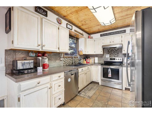 3310 33rd Ave Ct, Greeley, CO 80634