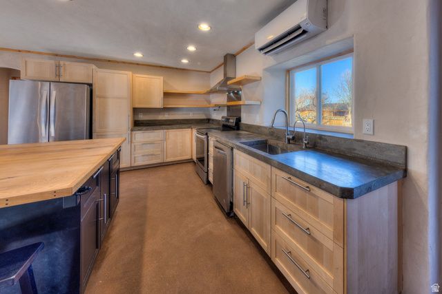 1140 SAN JUAN DR, Moab, UT 84532