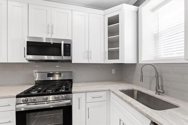 3555 S Spring Avenue, St Louis, MO 63116