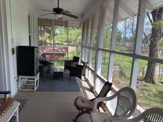 813 Hamilton Ave E, Wynne, AR 72396