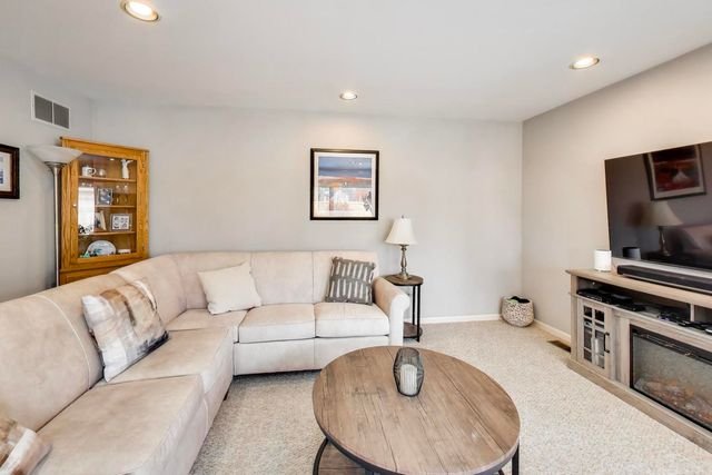 1334 Ferndale Avenue, Highland Park, IL 60035