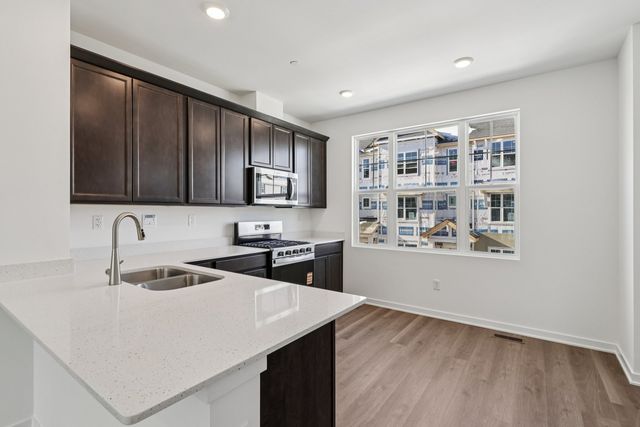 555 Yosemite Way, Mundelein, IL 60060