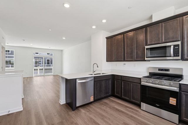 555 Yosemite Way, Mundelein, IL 60060