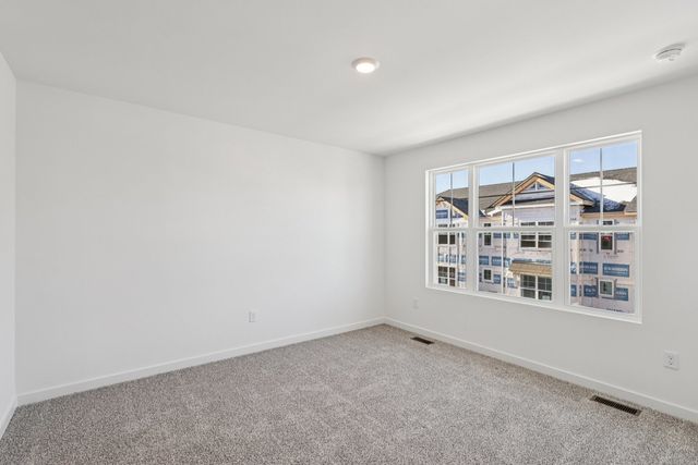 555 Yosemite Way, Mundelein, IL 60060