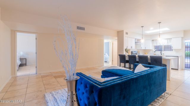 8338 E Placita Prado, Tucson, AZ 85710