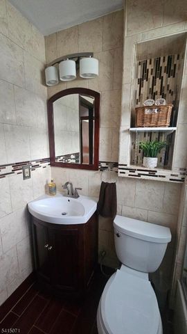 2126 Dill Ave, Linden City, NJ 07036