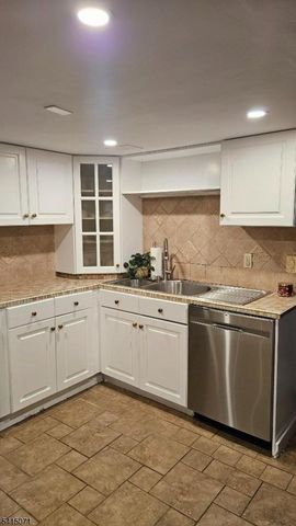 2126 Dill Ave, Linden City, NJ 07036