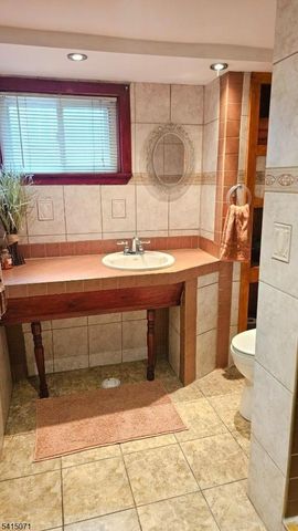 2126 Dill Ave, Linden City, NJ 07036