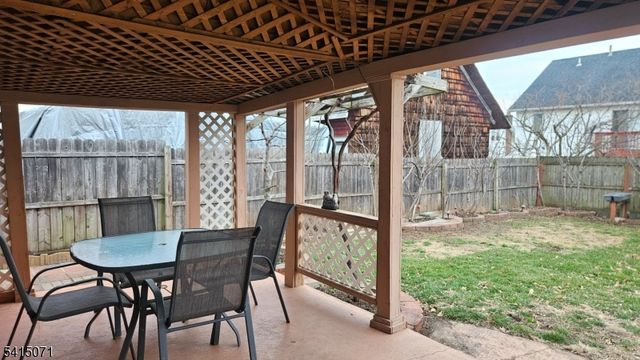 2126 Dill Ave, Linden City, NJ 07036