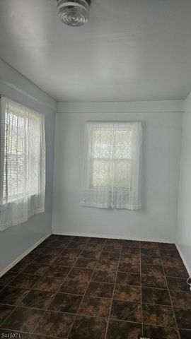 2126 Dill Ave, Linden City, NJ 07036