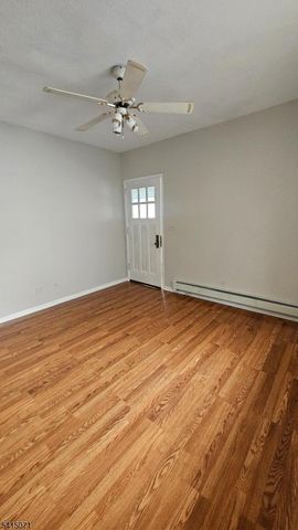 2126 Dill Ave, Linden City, NJ 07036