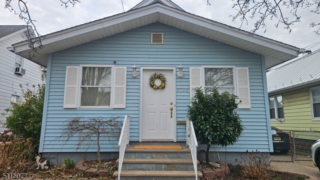 2126 Dill Ave, Linden City, NJ 07036
