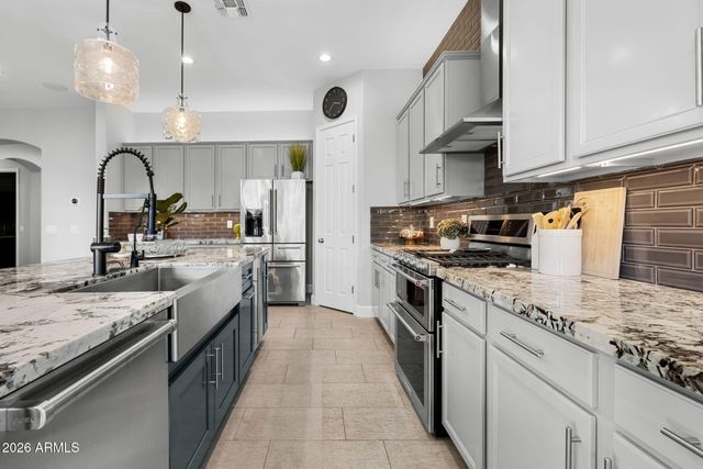 2445 W WILDHORSE Drive, Chandler, AZ 85286