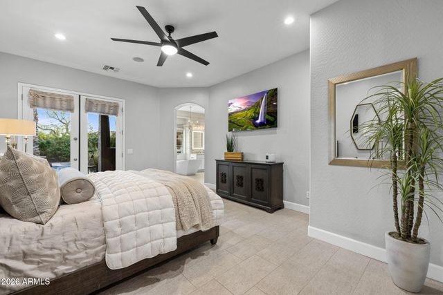 2445 W WILDHORSE Drive, Chandler, AZ 85286