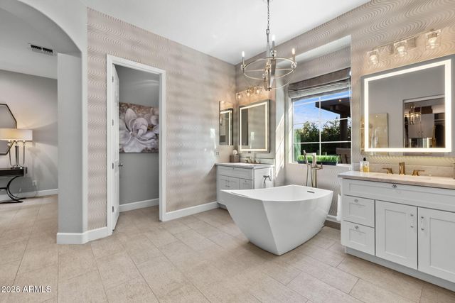 2445 W WILDHORSE Drive, Chandler, AZ 85286