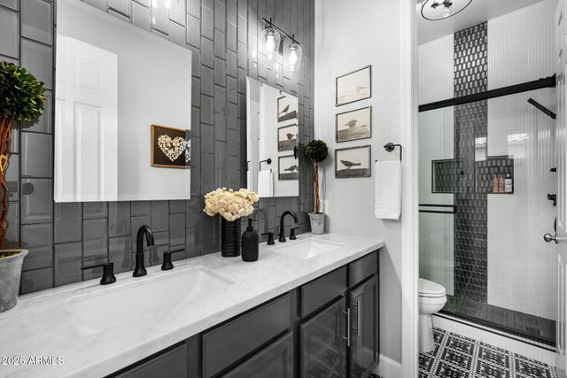 2445 W WILDHORSE Drive, Chandler, AZ 85286