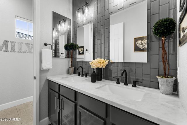 2445 W WILDHORSE Drive, Chandler, AZ 85286