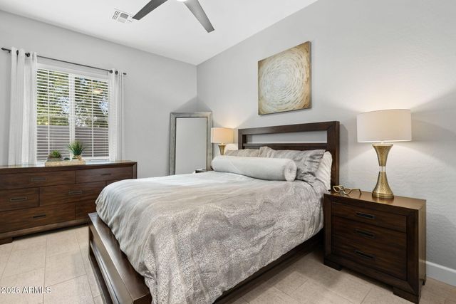 2445 W WILDHORSE Drive, Chandler, AZ 85286