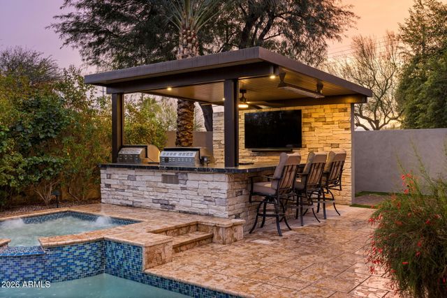 2445 W WILDHORSE Drive, Chandler, AZ 85286