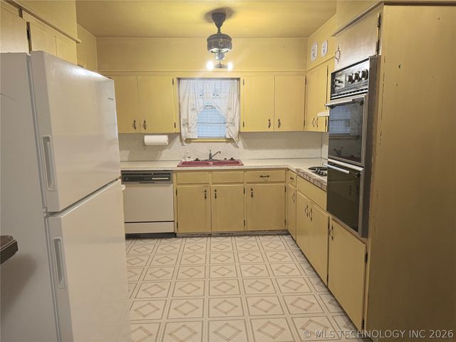 807 N C Avenue, Cleveland, OK 74020