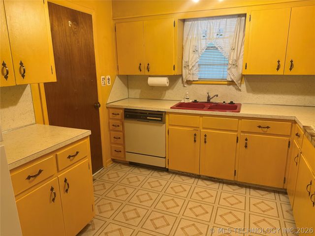 807 N C Avenue, Cleveland, OK 74020