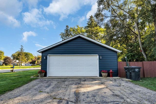 8140 236th AVENUE, Salem, WI 53168