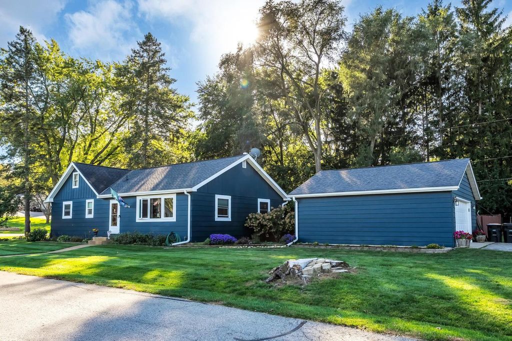 8140 236th AVENUE, Salem, WI 53168