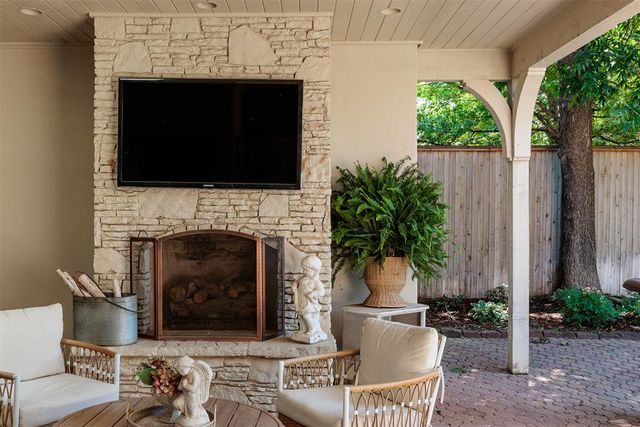 1122 Larchmont Lane, Oklahoma City, OK 73116