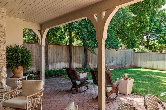 1122 Larchmont Lane, Oklahoma City, OK 73116