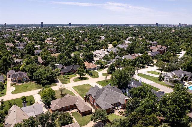 1122 Larchmont Lane, Oklahoma City, OK 73116