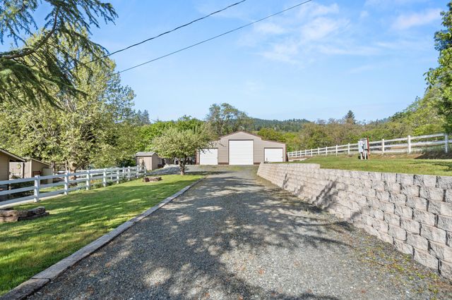 3583 Ross Lane, Central Point, OR 97502