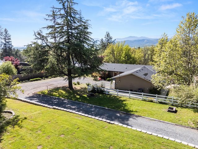 3583 Ross Lane, Central Point, OR 97502