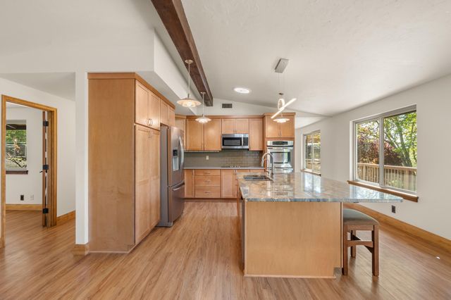3583 Ross Lane, Central Point, OR 97502