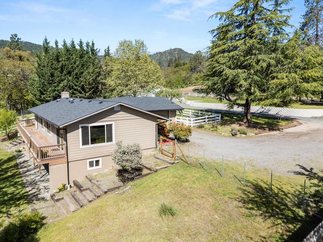 3583 Ross Lane, Central Point, OR 97502
