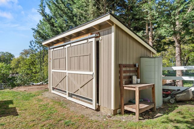 3583 Ross Lane, Central Point, OR 97502