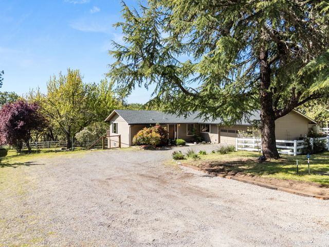 3583 Ross Lane, Central Point, OR 97502