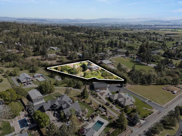 3583 Ross Lane, Central Point, OR 97502