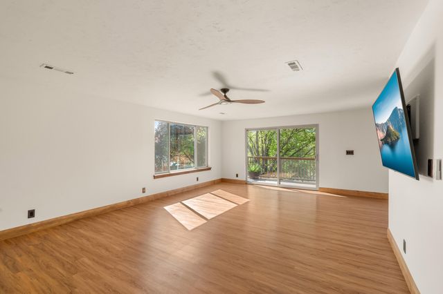 3583 Ross Lane, Central Point, OR 97502