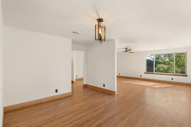 3583 Ross Lane, Central Point, OR 97502